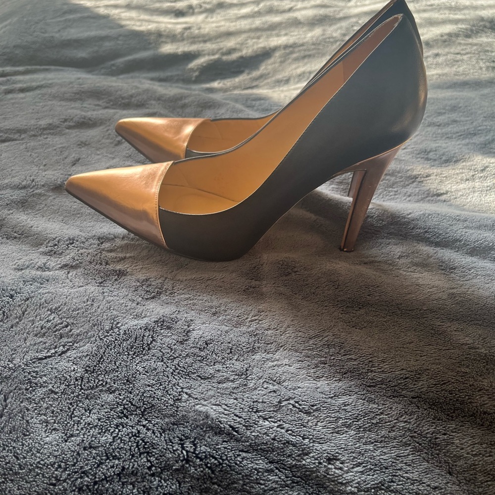Kate Spade Gold Toe pumps - Picture 2 of 4